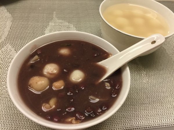 也可將煮好的湯圓加入紅豆湯一起食用。