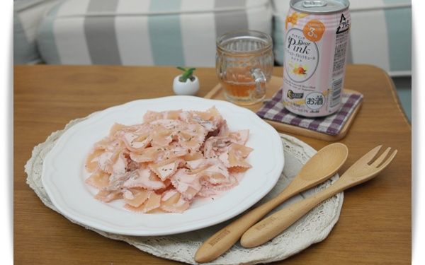 湯汁收乾後~~粉紅色的蝴蝶麵還有粉紅奶醬都好迷人呢!!