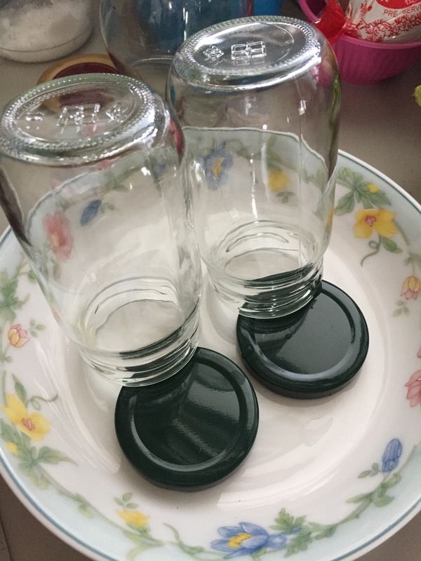 玻璃瓶用熱水煮滾以後晾乾