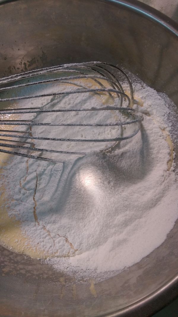 加入過篩低粉拌勻備用