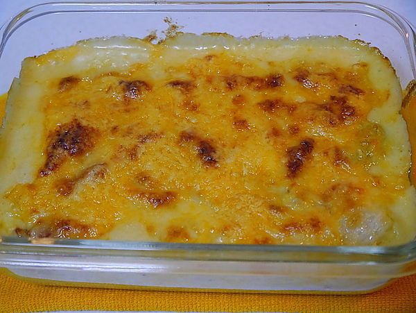 烤箱先預熱，再將食材放入烤箱，溫度設定200度烤15～20分鐘至起司絲融化變成金黃色即完成。