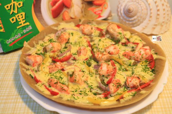 這片是最後灑上海苔粉的。我說過可以很隨性的，有什麼、或想吃什麼自己加。注意食材鋪平、易熟、味道有搭的都可以。食材別鋪太厚、太溼的唷！