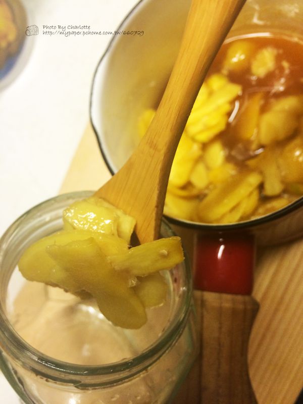 倒進消毒過的玻璃罐!
待冷卻後，放入冰箱冷藏!