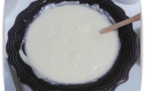 先將半份的蛋白霜倒入步驟11的麵糊均勻混合後,在加入剩下的蛋白霜攪拌均勻即可!!