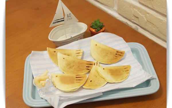 完成的一群可愛小魚鬆餅們:)