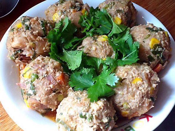 蒸好取出，灑上少許青蔥或香菜，少許的香油（可略），即完成。