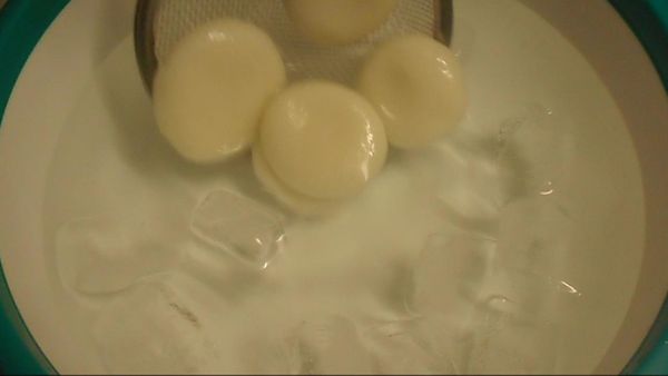 氷水に入れます。