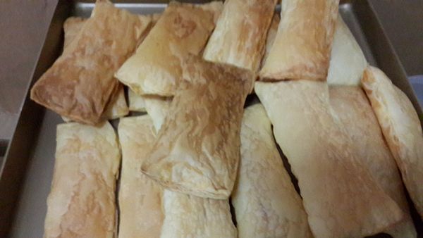 忘了戳洞的派皮即使有用豆子壓住，但最後五分鐘的烘烤還是會膨脹的很厲害，不過這樣的派皮酥酥的，也是很好滴！