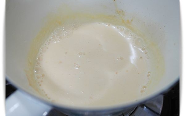 起士片慢慢溶化後攪拌均勻即完成起士醬囉:)