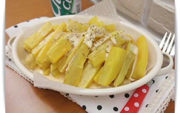 純天然的光泉鮮乳製作而成的起士醬配上天然香甜地瓜條~~真是健康營養滿滿呢>///<