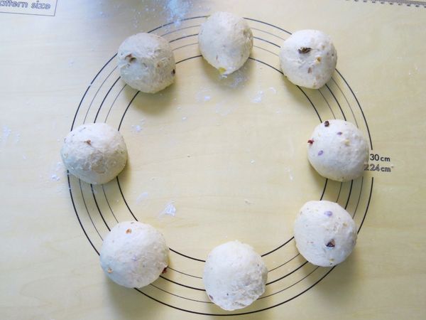 放入烤箱裡(未啟動，放碗熱水)裡約30分鐘。