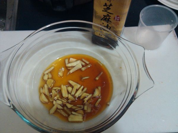麻油和薑絲,加上蓋,下火5cm,250度,10min.