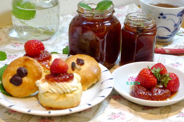 塗抹在吐司，跟優格一起吃，或夾入司康當內餡吃，無敵滿足啦^^
(司康食譜請參考http://icook.tw/recipes/91801)