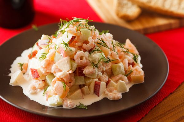 裝盤後在灑上蒔蘿就可以開動了喔。(如果喜歡的話也能在上頭刨上一點檸檬皮，讓檸檬香氣更足)