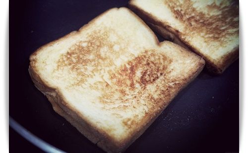 煎烤至兩面都變成金黃色~~

酥脆的樣子!!!