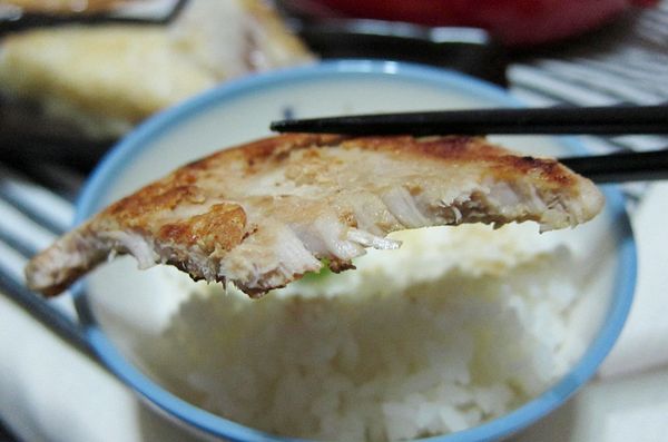 因為是沾了蛋液煎，除了醃醬香還有蛋香。