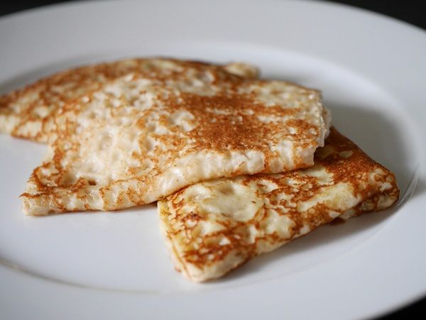 將薄餅以900W微波30秒。