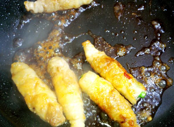 最後再將調味料倒入.煮到湯汁收乾就好了