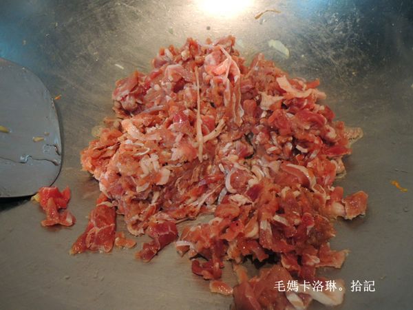 原鍋不用洗再加一點油炒羊肉