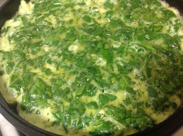 枸杞葉切碎和蛋打勻塩調味，煎到赤赤