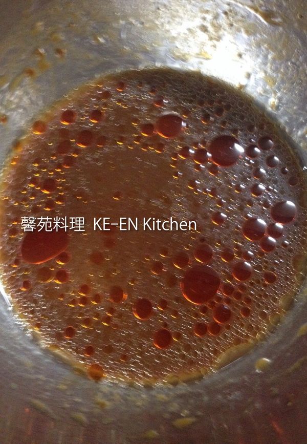 把調味料B淋上雞肉上即可 調味料B：甜麵醬1大匙、醬油1大匙、紹興酒2小匙、辣油1小匙、蒜泥1小匙