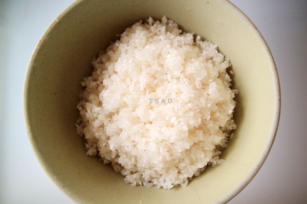 米洗淨瀝乾備用。