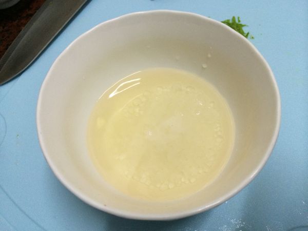 [醃汁]將所有材料混合拌勻，我用冰糖所以不太好溶。