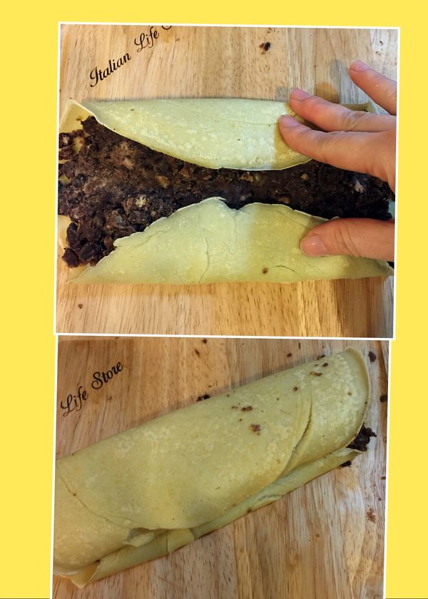 將餅皮從兩邊往中間對折後再對折