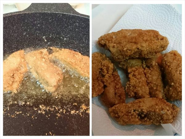 起油鍋，油熱至將筷子插入油中，筷子邊會有小泡泡冒出時，就可將小排放入油炸。（因我不想浪費太多油，故將鍋子拿得有點傾斜，少量多次放入油炸。）炸至小排每面都呈焦黃色（筷子可輕易插入即肉熟）後就可夾起放在廚房紙巾上吸油。