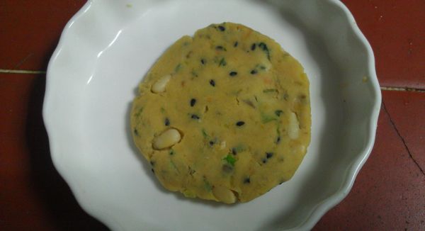 地瓜芝麻香蘭餅餡料壓成圓形