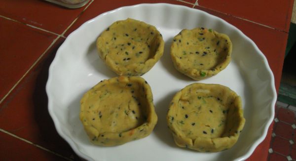 接著搓成塔皮,放入烤箱160度'烤15分鐘