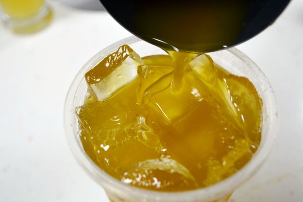 加入綠茶至9分滿杯