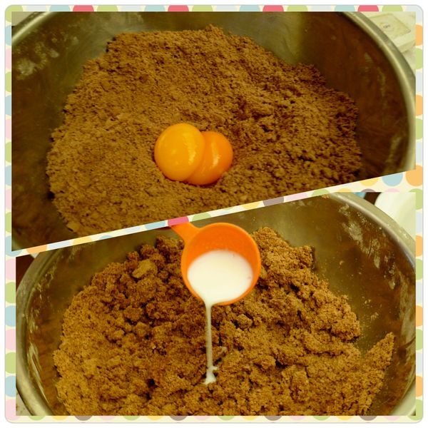 於中間放入蛋黃、鮮奶