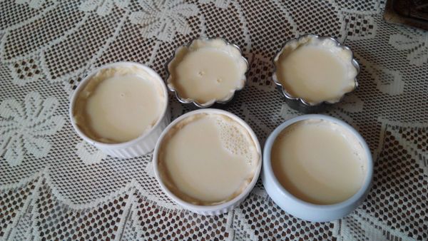 倒入蛋塔皮中約8分滿