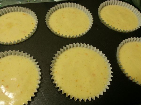 麵糊倒入模具至9分滿。