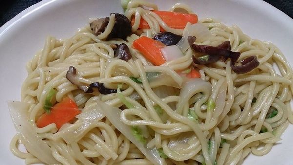 可依喜好加入芹菜、香菜、蔥即可。