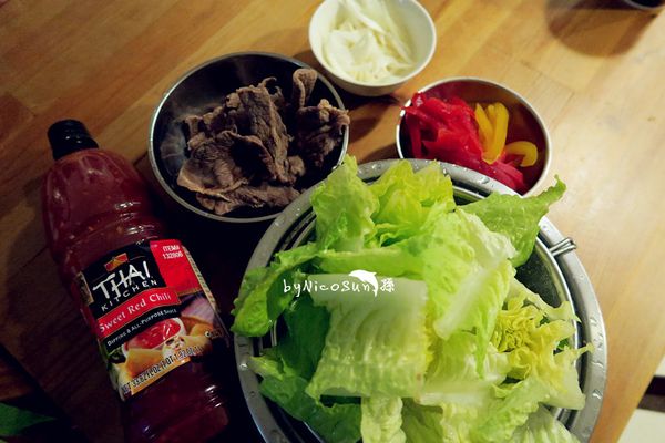 材料洗淨.肉片川燙