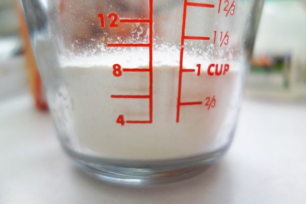 麵粉和泡打粉過篩