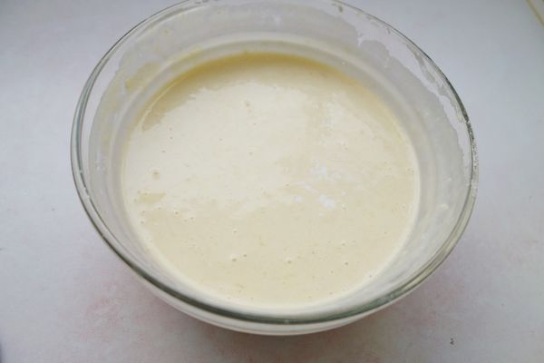 拌完後奶油沒有完全化沒關係，放入鍋煎後遇熱自然就化了