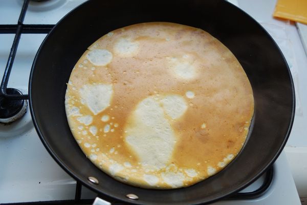 翻面將內面也稍煎一下至熟