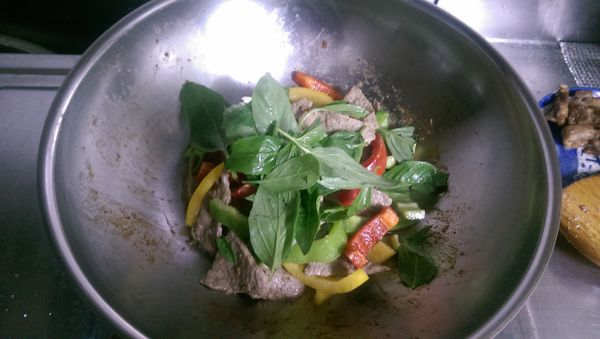 起鍋前加入九層塔&amp;黑麻油即可