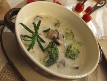 加鹽及黑胡椒調味即完成。