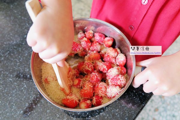 請小幫手把它們拌在一起