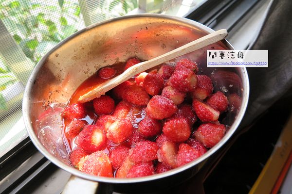 拌好後，會出現天然的果膠，靜置兩個小時