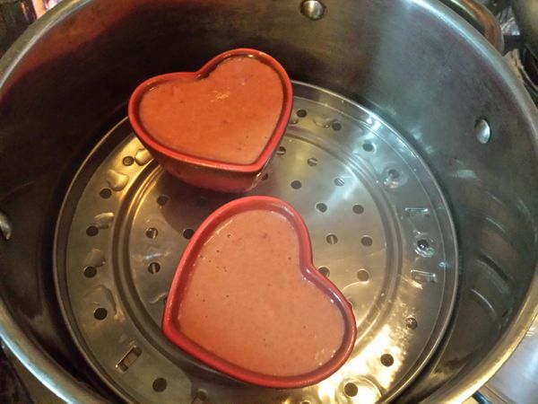 放入熱滾熱水中，隔水蒸15分鐘即可。