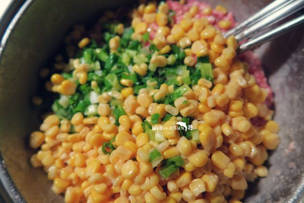 加入玉米和蔥花.攪拌均勻
