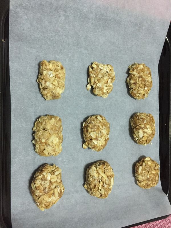 將麵糰分成9份後，再設定烤箱170度後烤20-25分鐘即可完成