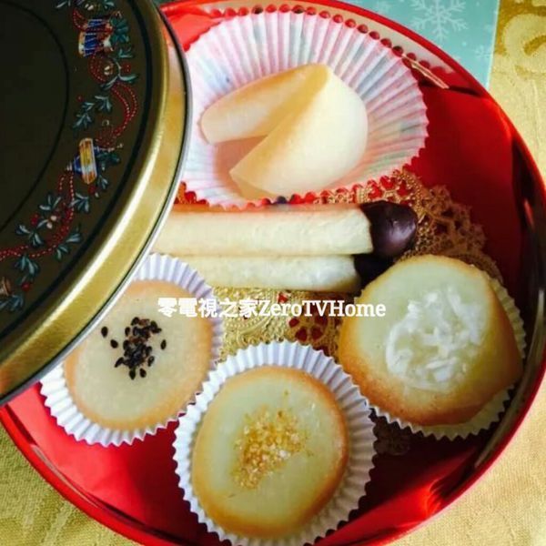 小叮嚀：*餅乾做得越薄，越不會回軟。
 
*密封冷藏可以保存一個星期。
 
*要把幸運籤餅送給別人之前，再放入籤條即可。