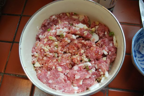 加上醬油露將所有材料充分攪拌
喜歡的話可以加上胡椒粉或是辣椒。