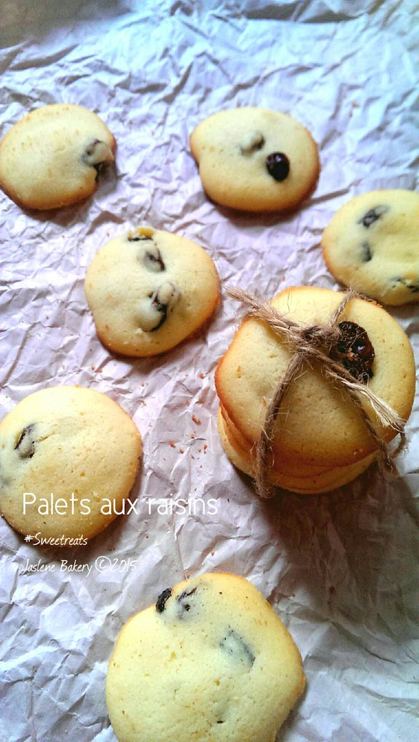 餅乾剛出爐的時候會軟軟的，但完全放涼之後，會變比較脆硬，口感更棒、更好吃喲^^